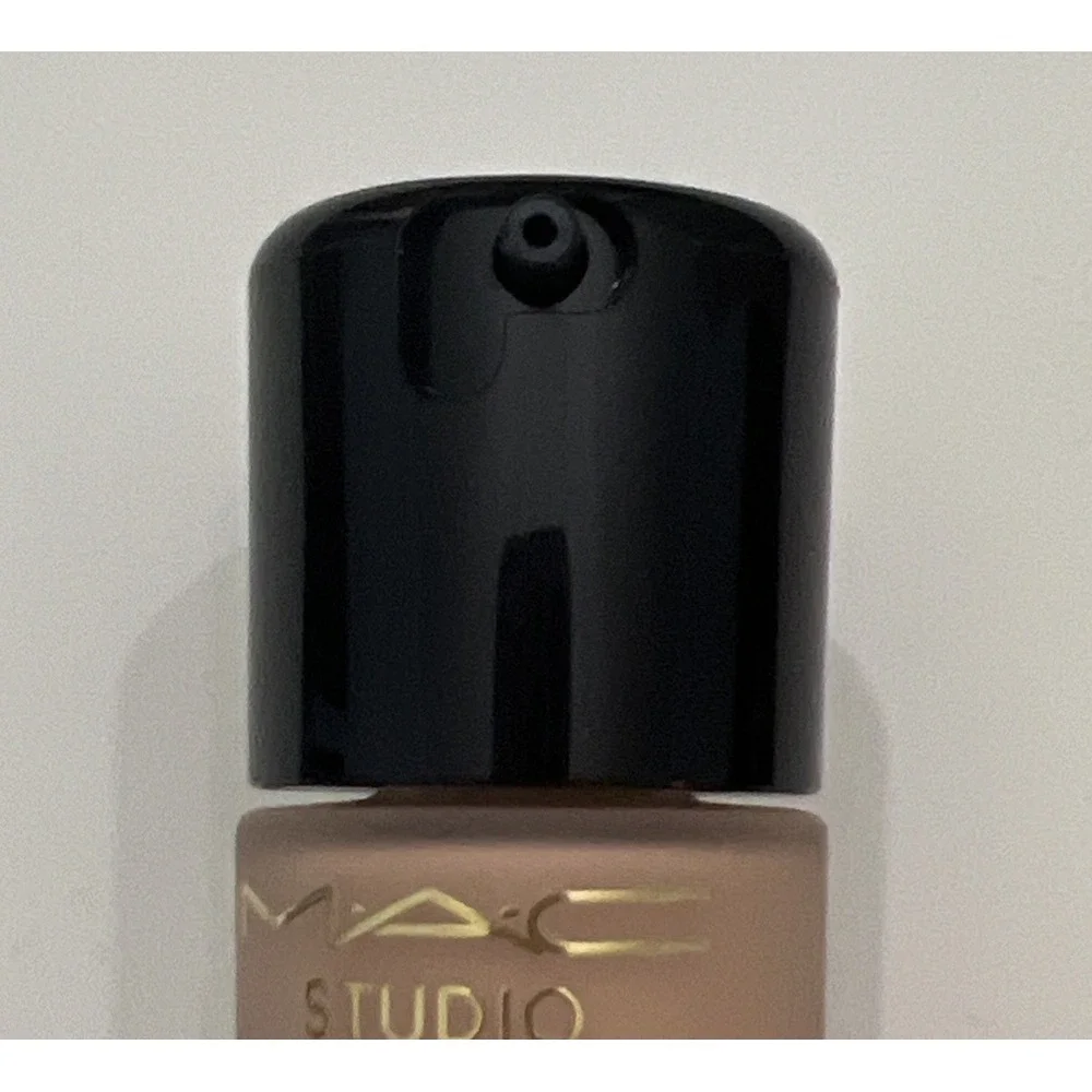 MAC - Studio Radiance Serum-Powered Foundation - NW 13 - 1 oz (NIB)